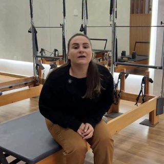 Aqui nós respeitamos os seus limites, entendemos que cada corpo é único e que cada movimento precisa de um olhar atento e preciso para corrigir e guiar. 🫡

Por isso nossas aulas são em grupos pequenos, de até 4 pessoas por fisioterapeuta, para garantir que você tenha toda atenção e cuidado que é preciso ao fazer exercícios. 💪🏻

Gostou desse formato? Agende sua aula experimental pelo link da bio. 📞
